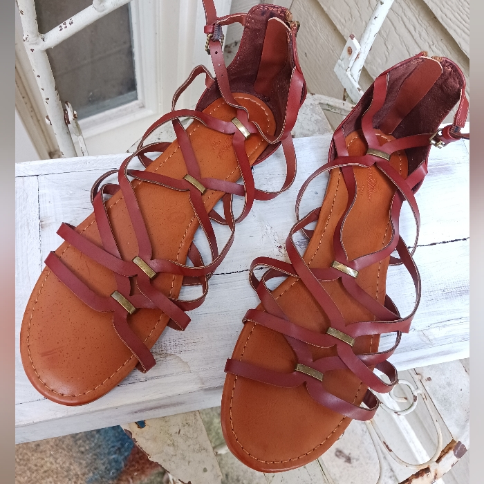 Universal Thread Sandles